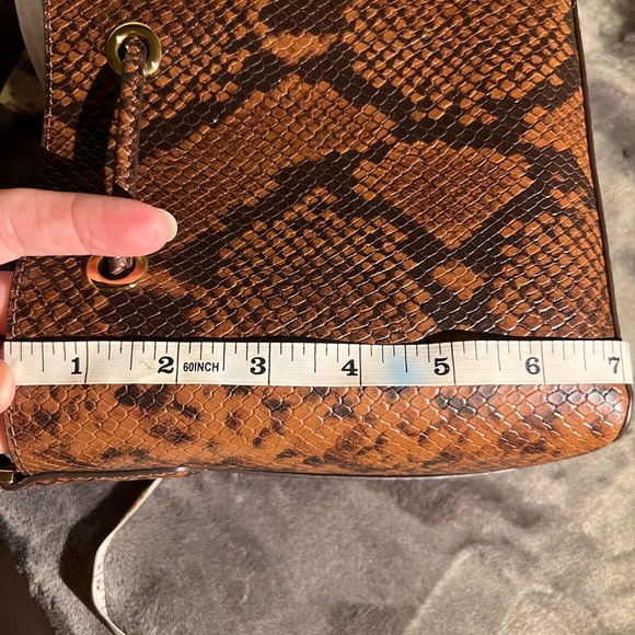 Michael Kors Bucket cross-body - NWT - Picture 2 of 8